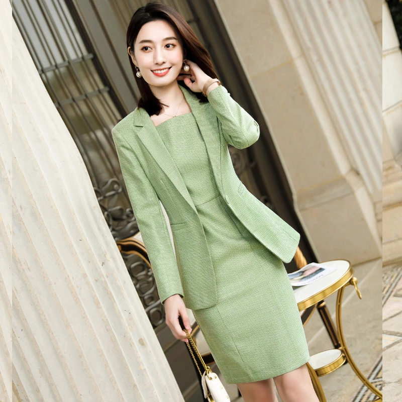 Женский деловой костюм из блейзера и жакета элегантный розовый с платьем жакетом