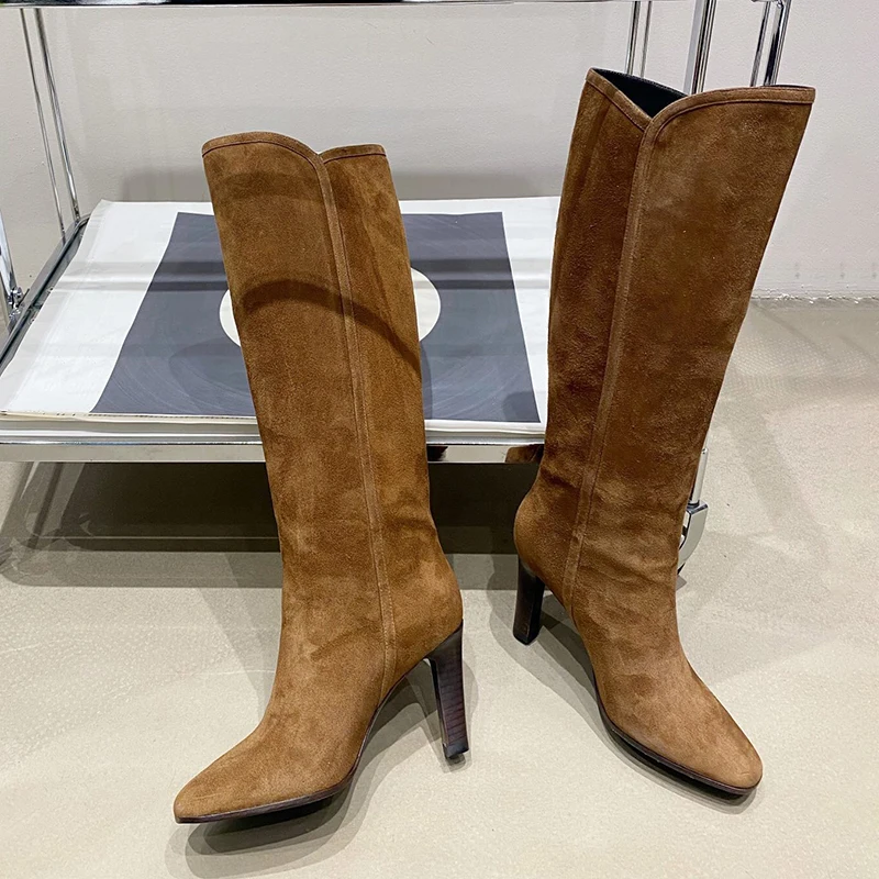 

Женские высокие ботинки из натуральной кожи, с острым носком