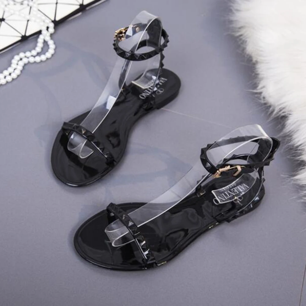 Сандалии женские из прозрачного пластика с заклепками открытым носком в