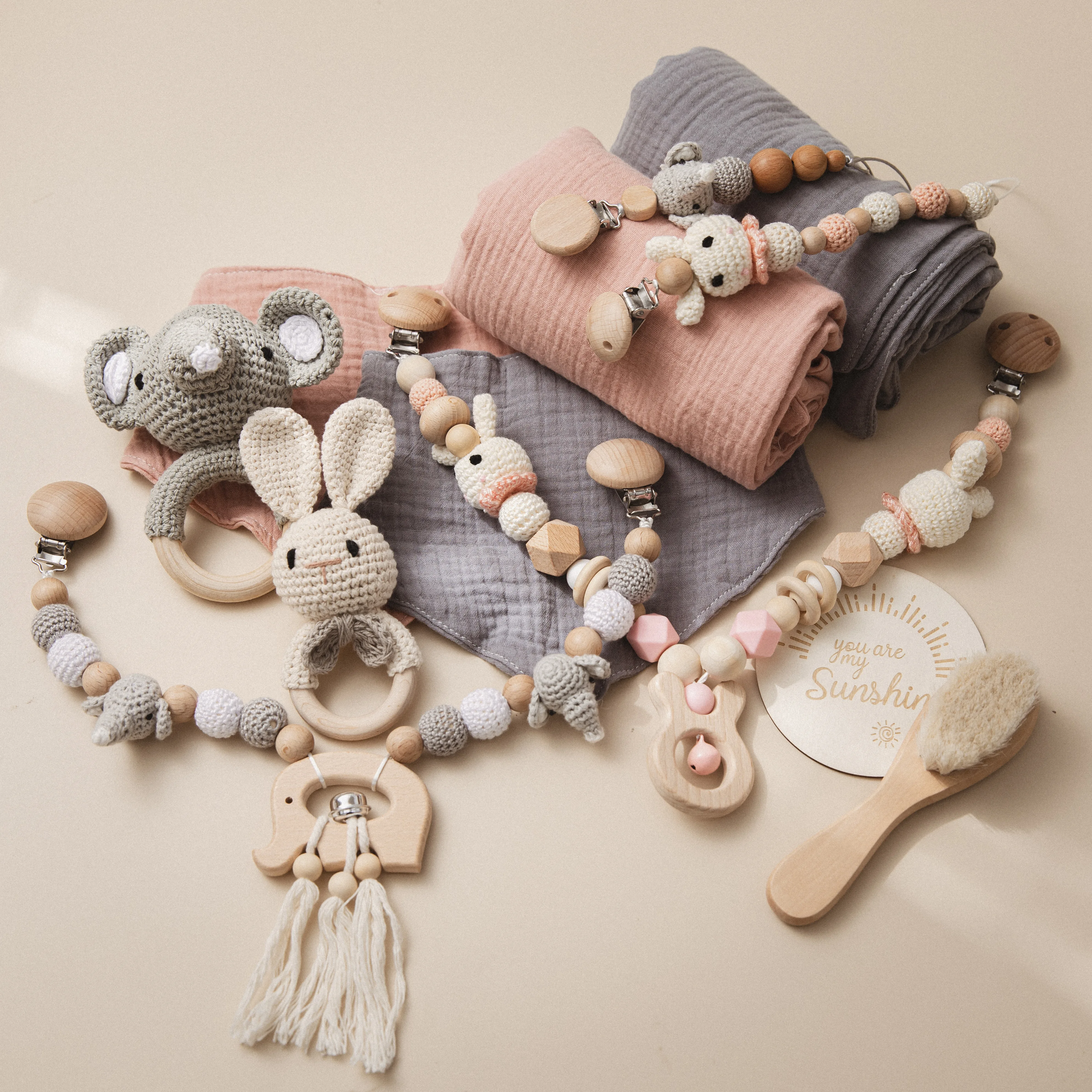 

1 Набор детских игрушек для купания, кисти для новорожденных, браслет, нагрудники, прорезыватели, карты, реквизит для фотографирования, набо...