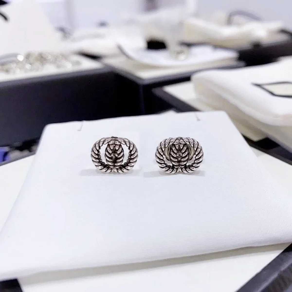 

S925 sterling silver threaded earrings, European and American retro style, luxury trend, original 1:1, birthday gift