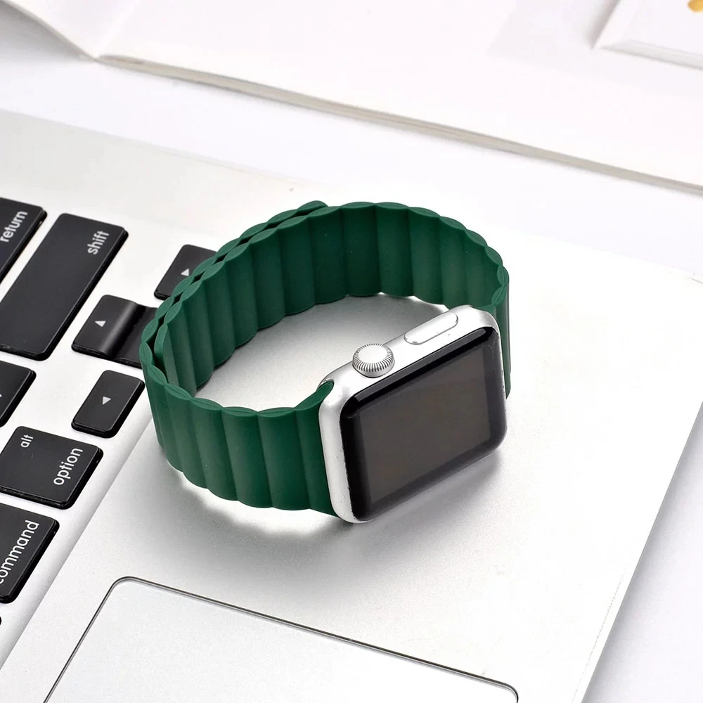 

New Magnetic Loop Strap For Apple Watch Band 44mm 40mm Elastic Belt Silicone Bracelet Band For Apple Watch Serie 6 5 3 38mm 40mm
