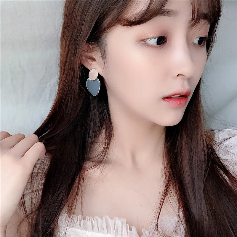 Модный дизайн чувство серьга по контракту с геометрическим рисунком персонажа