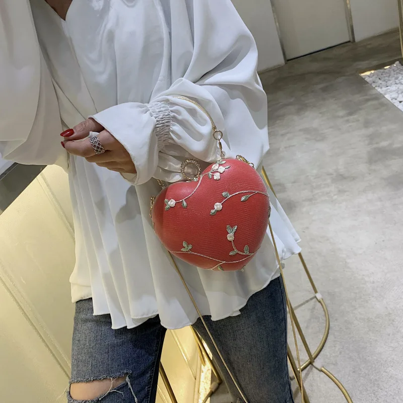 

New Cute Love Crossbody Lace Embroidery Heart Shape Shoulder Bag Lover Chain Female Bag Versatile Funny Bag Bolsa Feminina