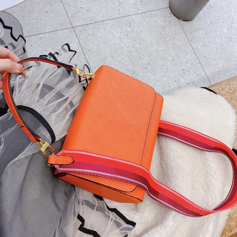 

Spring 2021 new style, ladies fashion leather baguette bag, casual simple and versatile shoulder bag