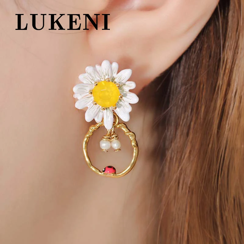 

Cute Sweet Novelty Daisy Pendant Earrings Ladies Hollow Ear Clip Girl Holiday Gift Fashion Women Jewelry Accessories