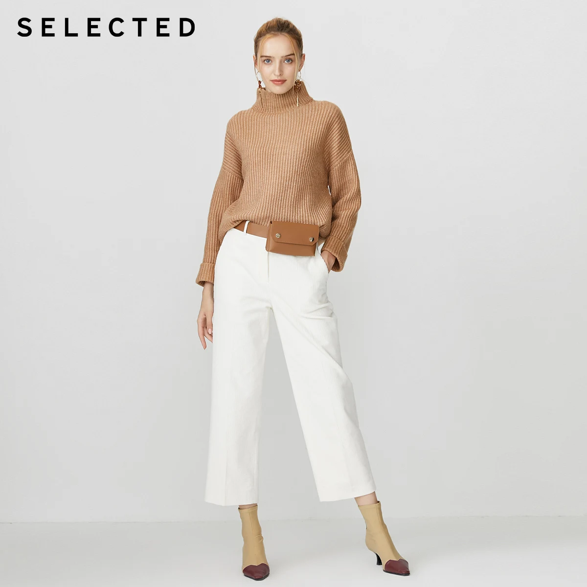 Женский свитер свободного кроя с воротником-лодочкой и открытыми плечами R | 419425509