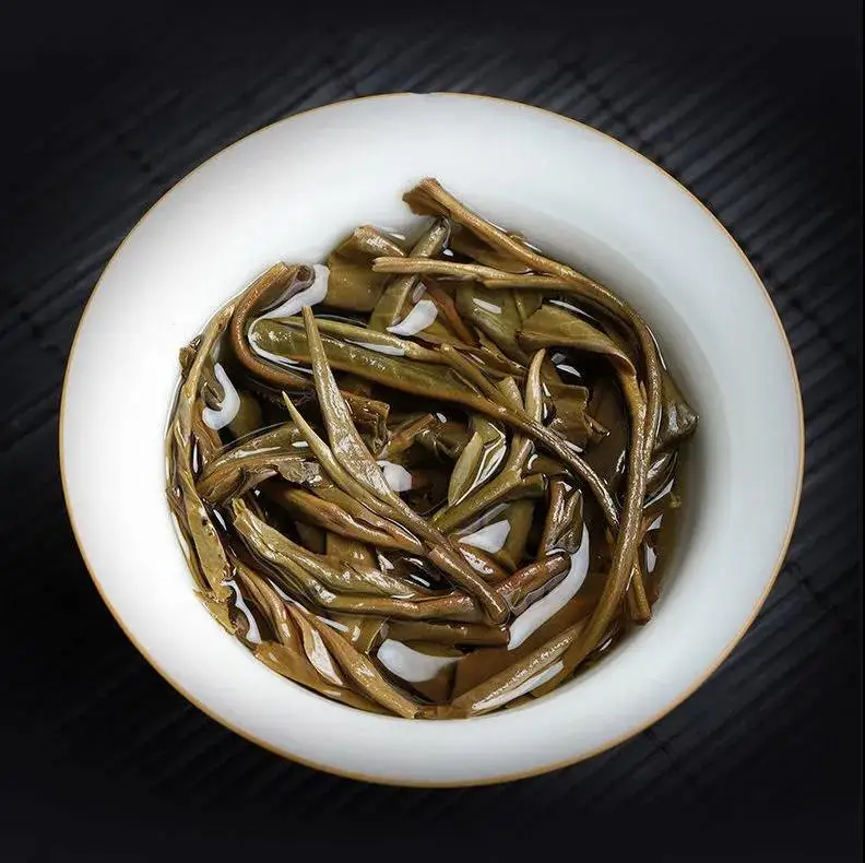 

Iceland Manor Raw Tea 357g Yunnan Pu'er Tea Raw Tea Cake Yunnan Qizi Cakes Tea