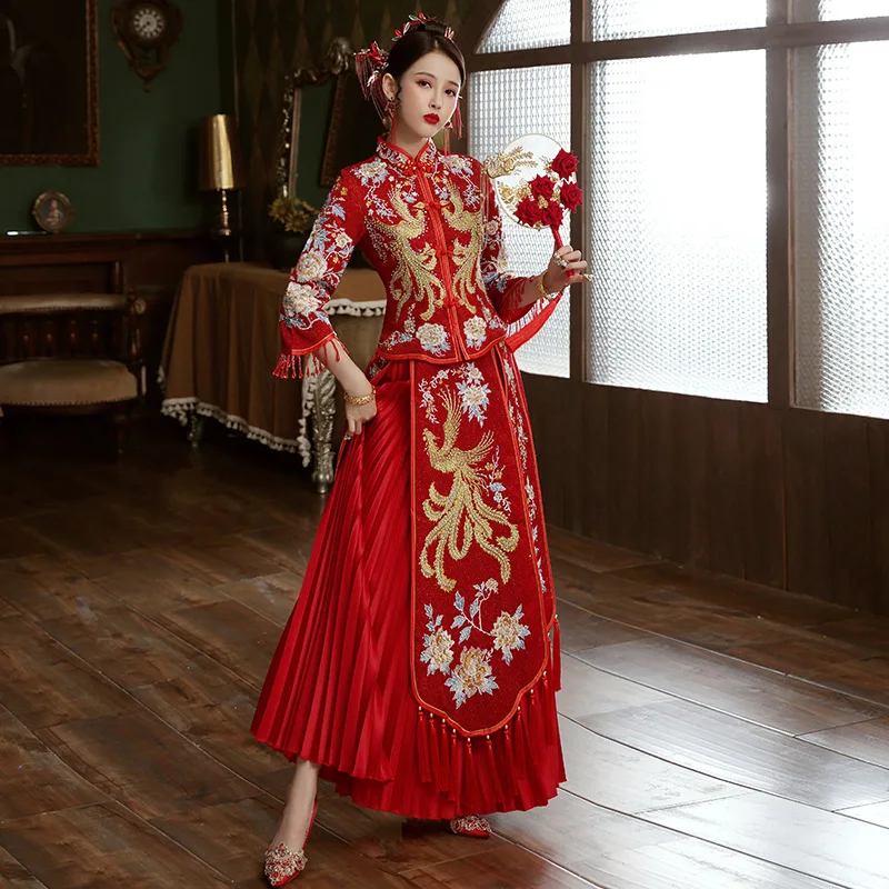 

Red Golden Embroidery Slim Traditional Chinese Wedding Couple Clothing Cheongsam Stylish Elegant Bride Dress китайская одежда