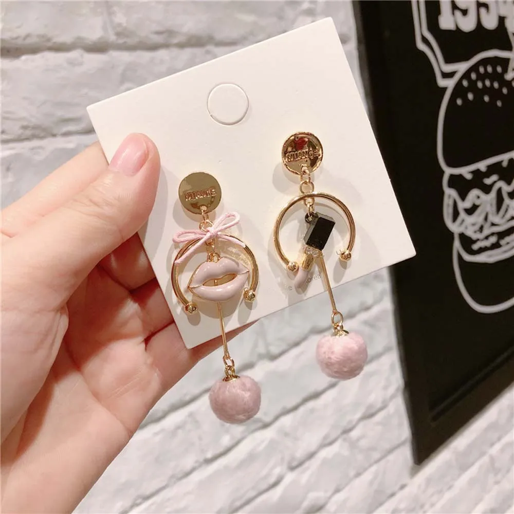 Модные брендовые серьги с помадой и губами осенне-зимние асимметричные шариком