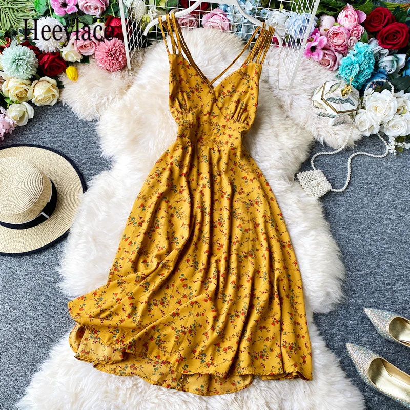 Длинное платье миди с цветочным принтом и v-образным вырезом в стиле бохо летнее