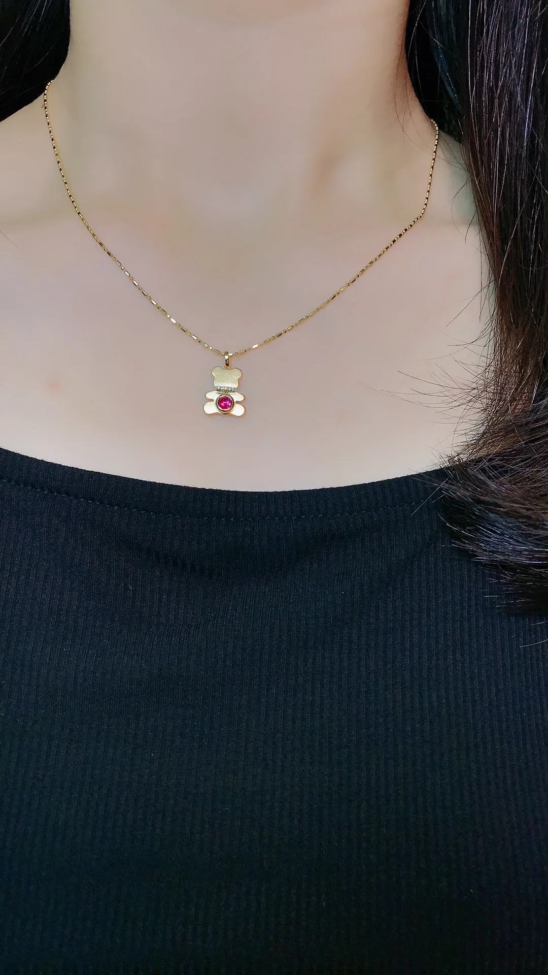 Женское колье из 18-каратного желтого золота с красным Рубином 2994 карата