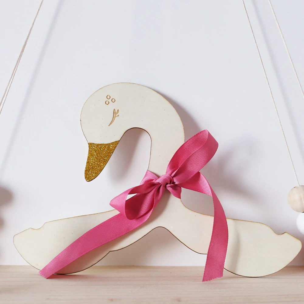 Деревянная вешалка для одежды в европейском стиле Детская картонная виде лебедя