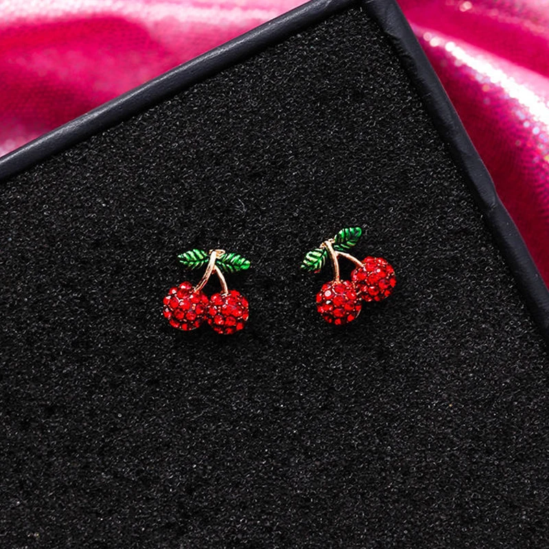 

2021 New Korean Fashion Strawberry Stud Earrings for women Red Fruit Heart Design Kpop Girl cute Earrings Simple Jewelry
