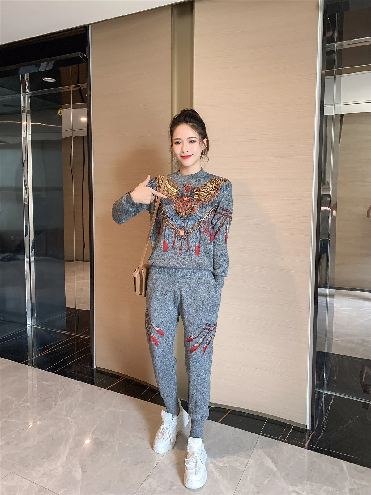 Новинка Весна 2020 пуловер из двух предметов с мультяшным принтом и бисером свитер