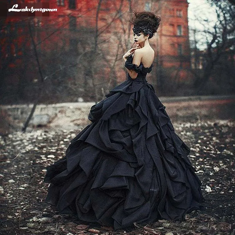 

Black Gothic Ball Gown Wedding Dresses Off Shoulder Tiered Pleat Lace Victorian Bridal Gowns Plus Size Weeding Gown