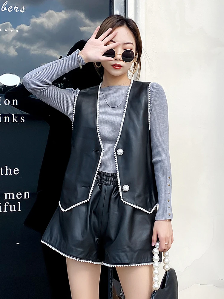 

Autumn Spring Korean Style Women's High Quality Pearls Beading Genuine Leather Short Pants C674