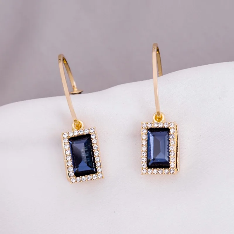 

Temperament Square Blue Crystal Earrings Small French Diamond C-shaped Earrings Earrings