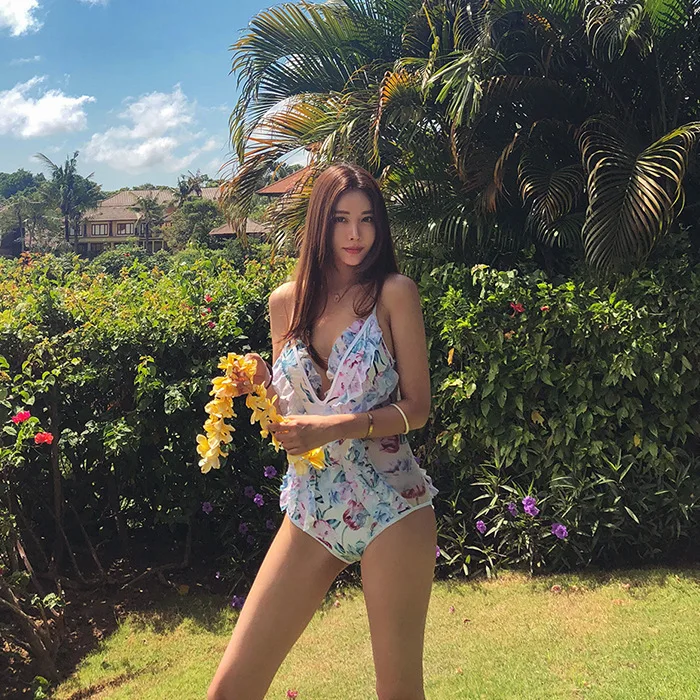 Женский слитный купальник с принтом и оборками |