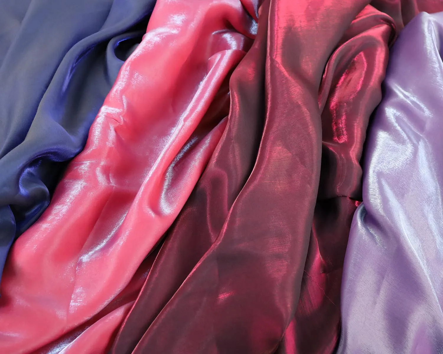 красивые ткани. переливающаяся шелковая ткань. ткань с переливом. перелив шелковая ткань. ткань шелк.