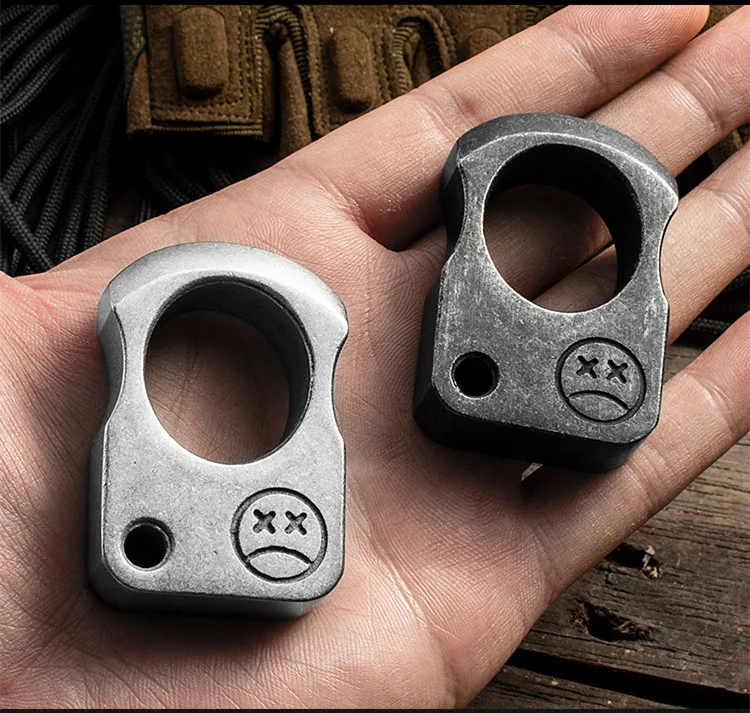 

Survival Tool Alloy Steel Outdoor EDC Tactical Tool Multifunctional Necklace Pendant Key Ring Pendant Emergency Window Breaker