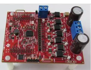 

BOOSTXL-DRV3245AQ1 трехфазный двигатель драйвером оценочный модуль для автомобиля