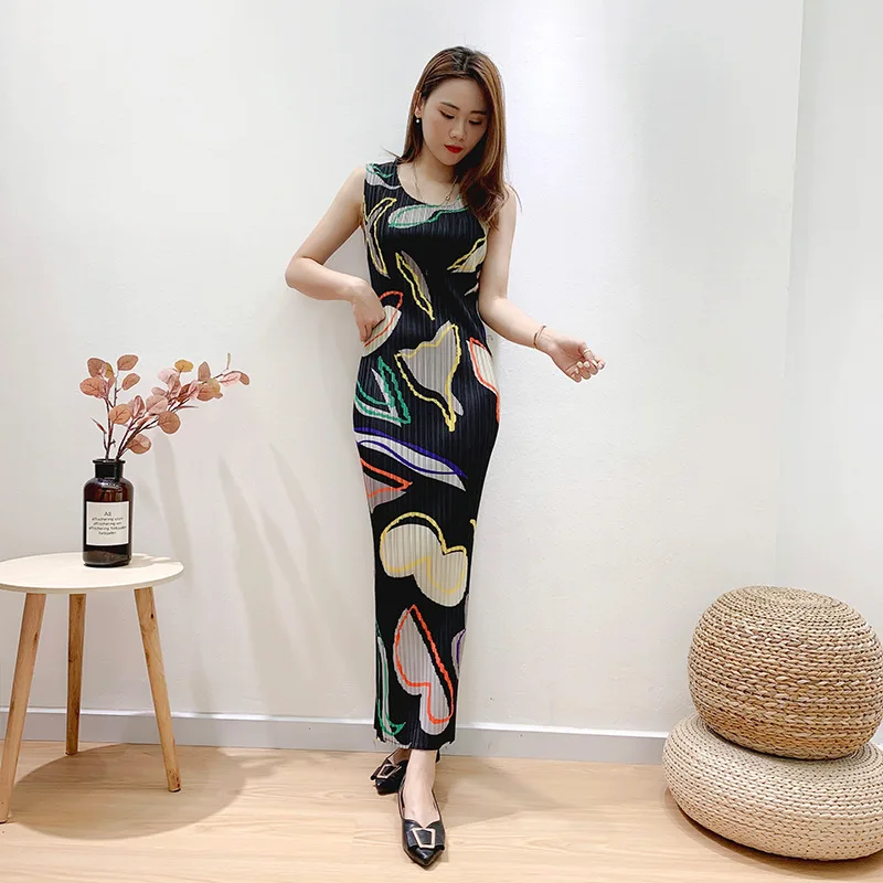 

Plus Size Dress For Women 45-75kg Summer 2020 New Printed Round Neck Sleeveless Elastic Slim Long Miyake Pleated Dresses Female