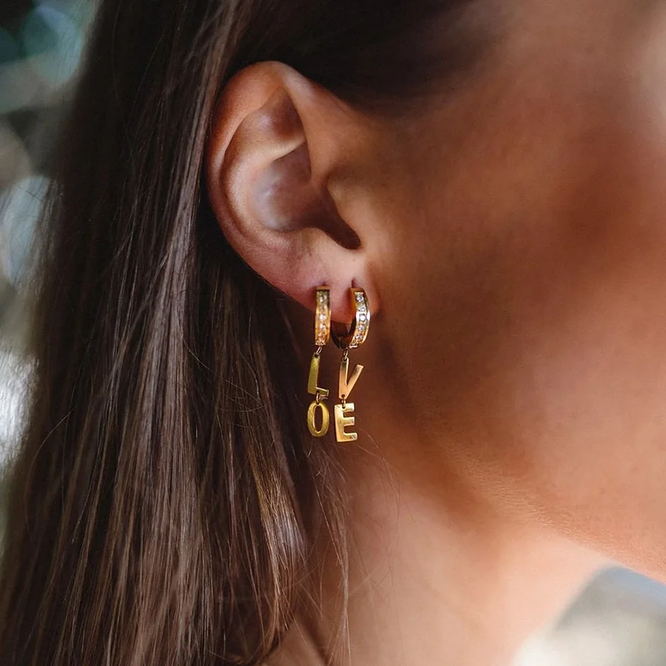 

Personality Simple L O V E Letter Asymmetry Gold Plated Earring France Charm Women Luxury AAA Zircon Earring Lady Party Jewelry