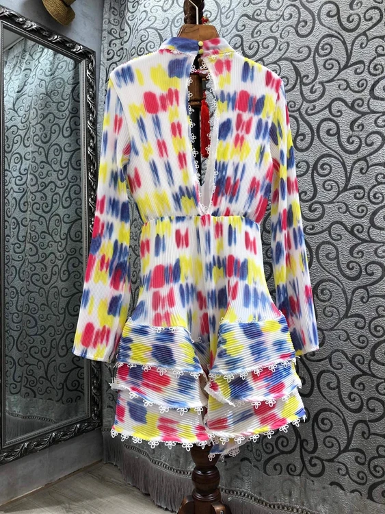 

2021 early spring new fashion women's round neck chest hollow color matching woven waist layer hem dress 105