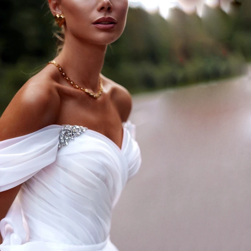 

On Sale Graceful White Off Shoulder Bridal Wedding Gowns Sweetheart Open Back Pleating Beaded Wedding Dress for Bride 2021