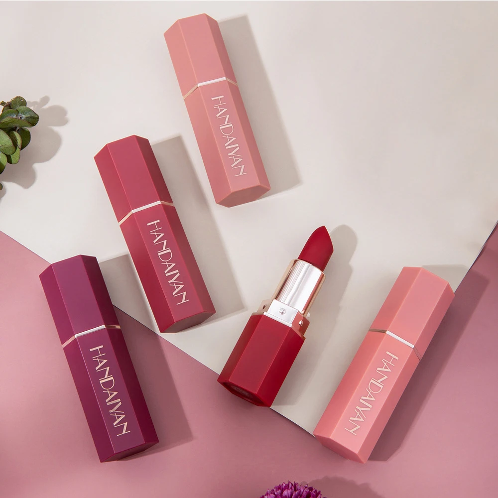 

Lip Gloss Lightweight Matte Long Lasting Waterproof Velvet Lipstick Nourish Moisturizing Professional Lip Makeup Gift