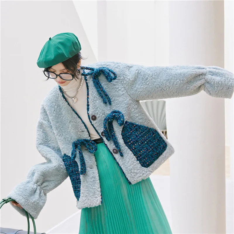 

Цельнокроеная шуба из искусственного меха с рукавами-Френч и V-образным вырезом