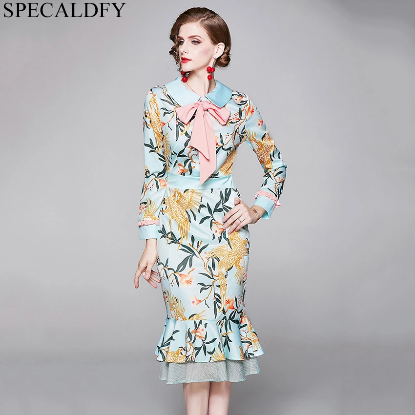 Женское платье с юбкой годе элегантное длинным рукавом и цветочным принтом