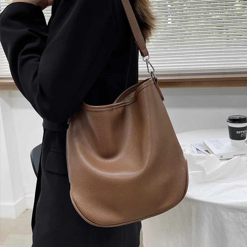 

High Quality Ladies Messenger Shoulder Bag Shopping Bag 2021 New Autumn Soft Leather Armpit Bag Simple Large Capacity Female Bag