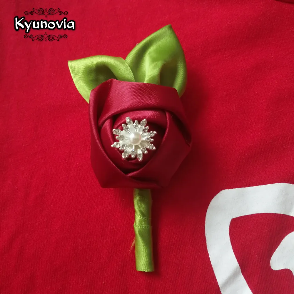 Бутоньерка Kyunovia с зелеными листьями Шелковая Роза Цветочная булавка кристаллами