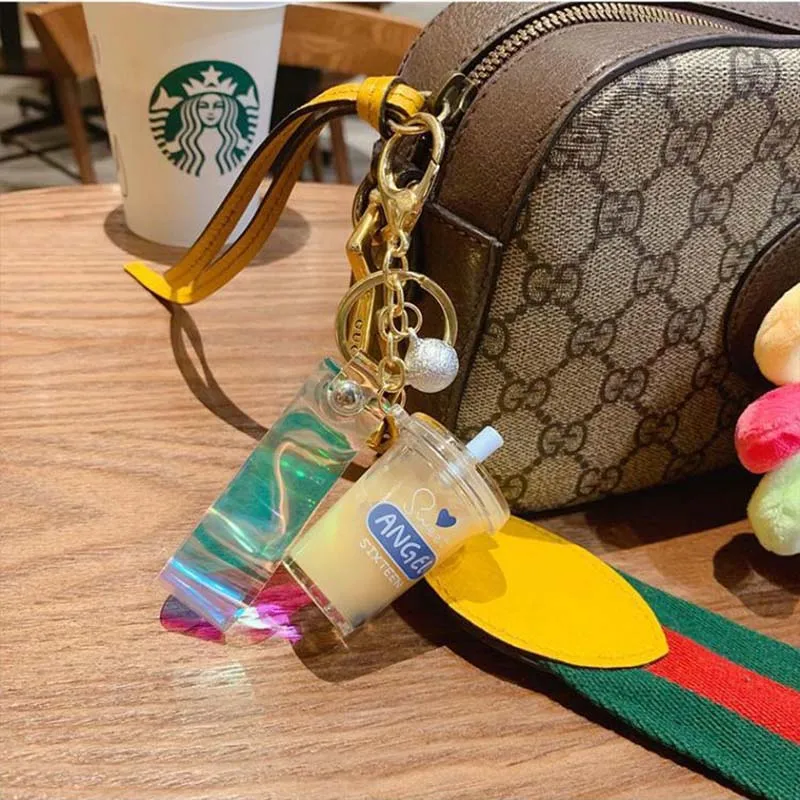 Модный акриловый брелок для ключей в форме чашки молочного чая движущаяся