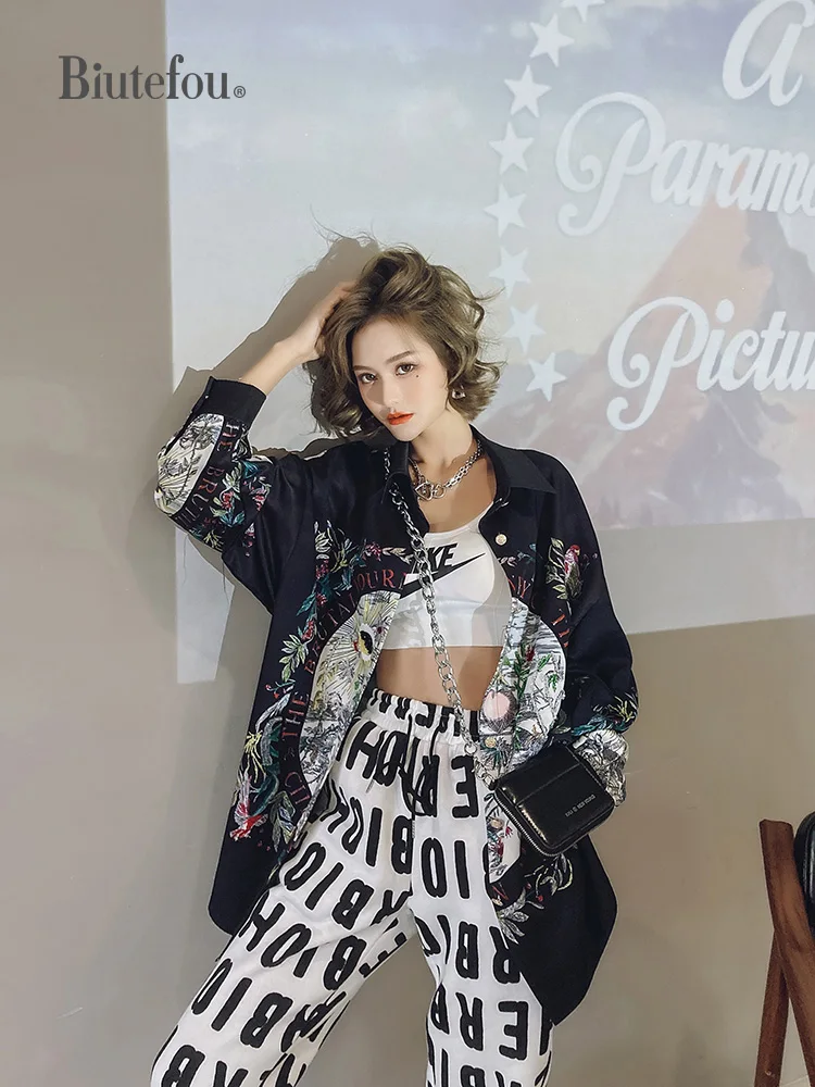 

2021 New Arrival Spring Women Long Loose Cartoon Print Beading Shirt