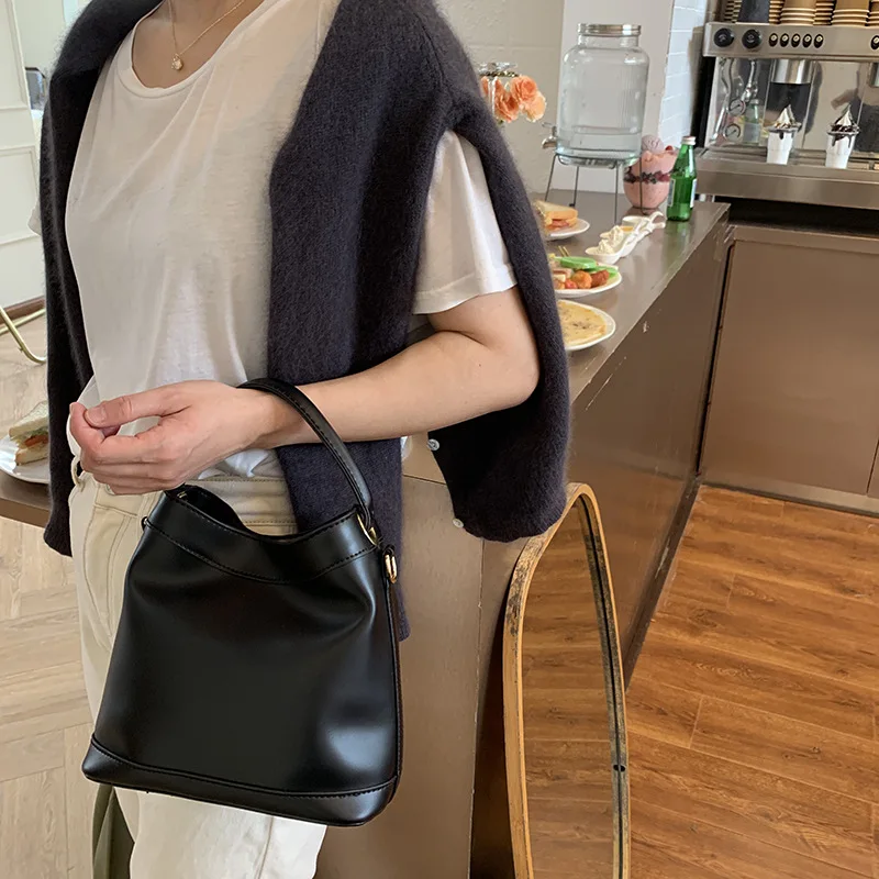 

Niche Hit Color Ladies Bucket Bag Senior Women Handbag 2021 Trend Ladies Messenger Bag PU Leather Women's Single Shoulder Bag