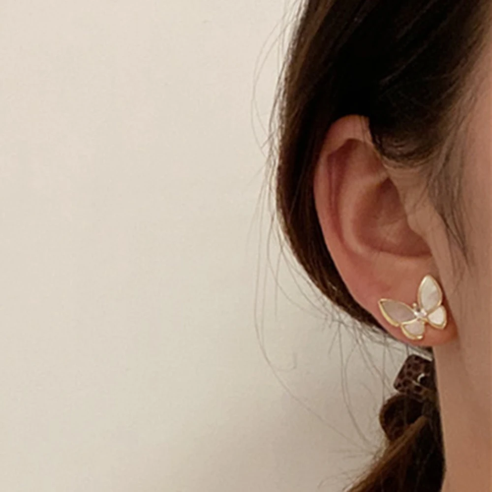 

Fashion White Shell Butterfly Wing Stud Earrings Retro Simple 925 Silver Needle All-match Earrings Lady Earrings