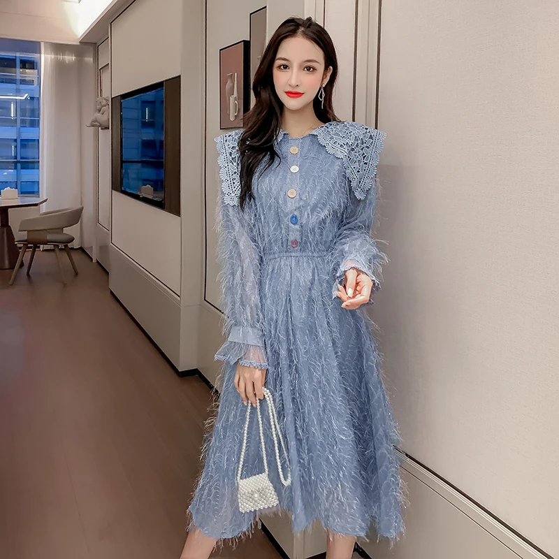 Женское платье с кисточками и перьями выше колена длинным рукавом кукольным