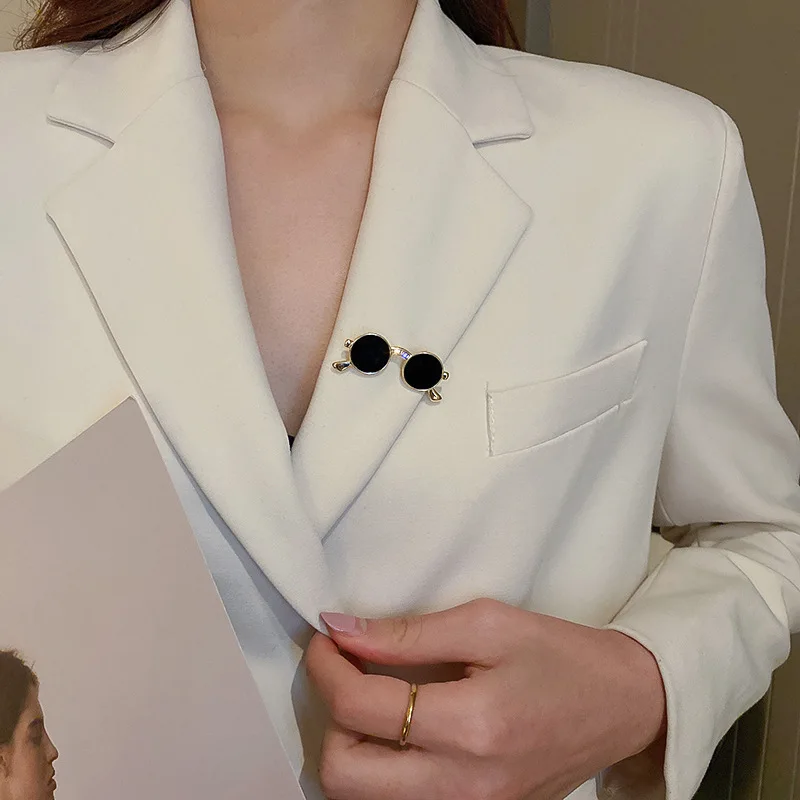 

Punk Sunglasses Set Diamond Brooch Korean Fashion Senior Light Luxury Pin Men And Women's Temperament Trend Coat Accessories