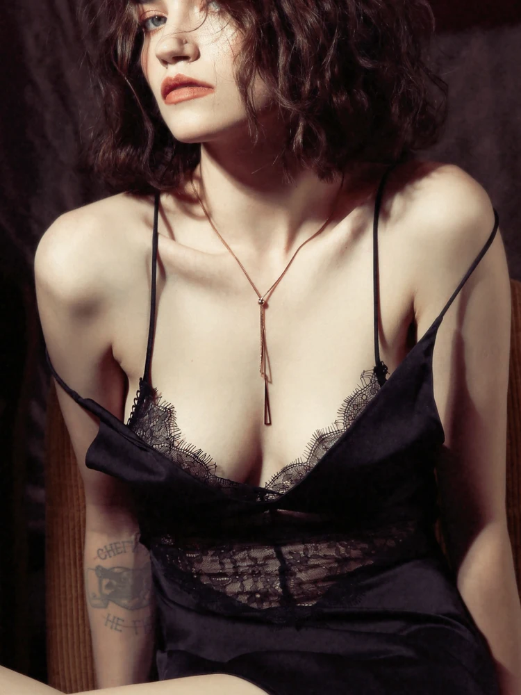 Женская кружевная ночная сорочка с открытой спиной и V-образным вырезом | одежда