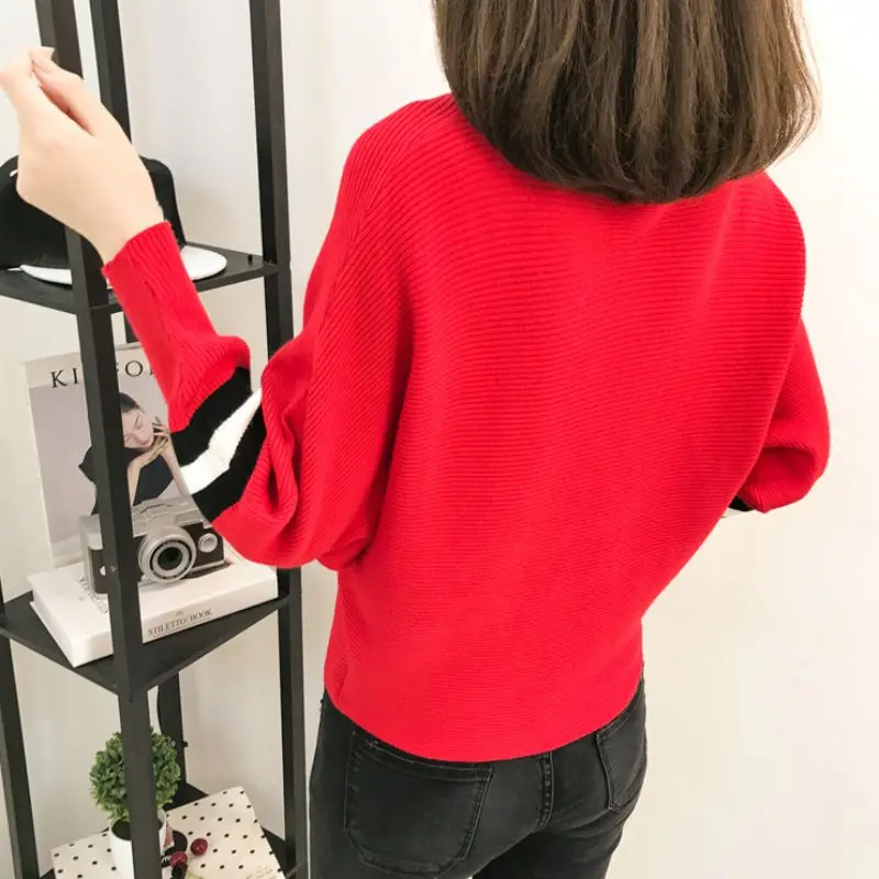 

Women Knitted Sweater And Pullovers . Personalized stitching color, V-neck design, stylish sense, highlightiAutumn Casual Styles
