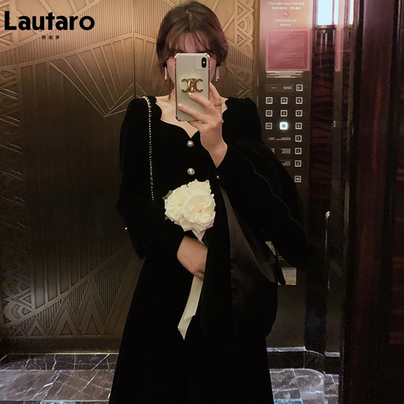 

Женское бархатное платье средней длины, с длинным рукавом и лепестковым воротником