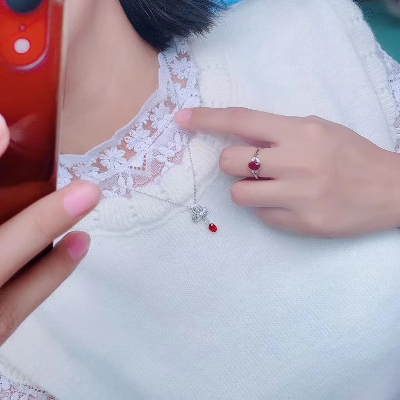 Очаровательное кольцо с рубином состоящий из сережек и ожерелья набор украшений