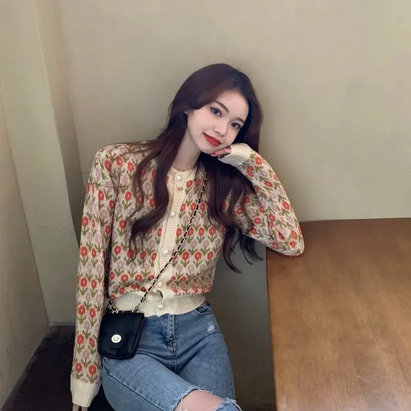 

2021 New Autumn and Winter Women 0-neck Sweaters Slim-Fit Knitted Cardigan Embroidery Floral Short Sweater Pull Femme Y137