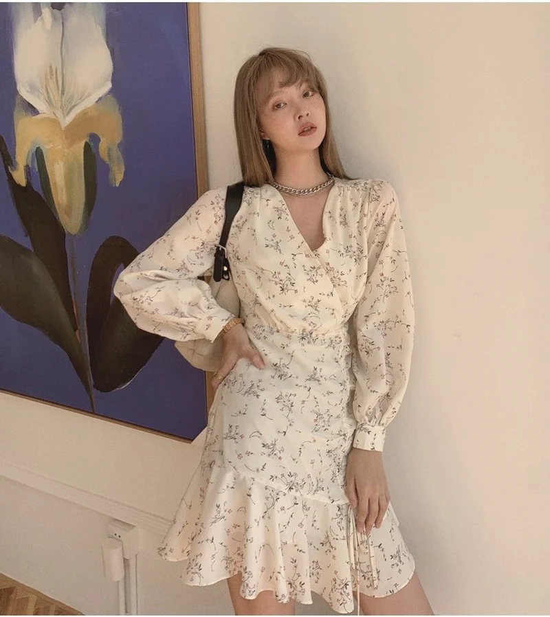 

Korean Fashion Elegant Floral Dress Summer Women Sweet V Neck Ruffles Mini Dress Cottagecore Girl Cute Long Sleeve Dress Basic