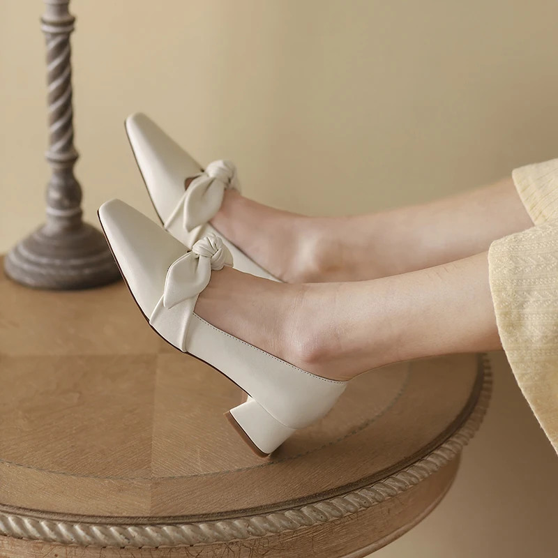 

QUTAA 2021 Bowknot Genuine Leathe All Match Female Square Med Heels Spring Autumn Pointed Toe Basic Women Shoes Size 34-40