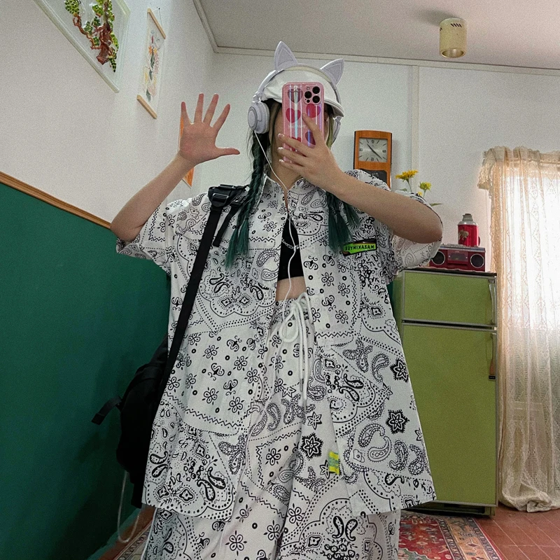 

Уличная свободная летняя рубашка в стиле хип-хоп с цветочным принтом кешью и коротким рукавом