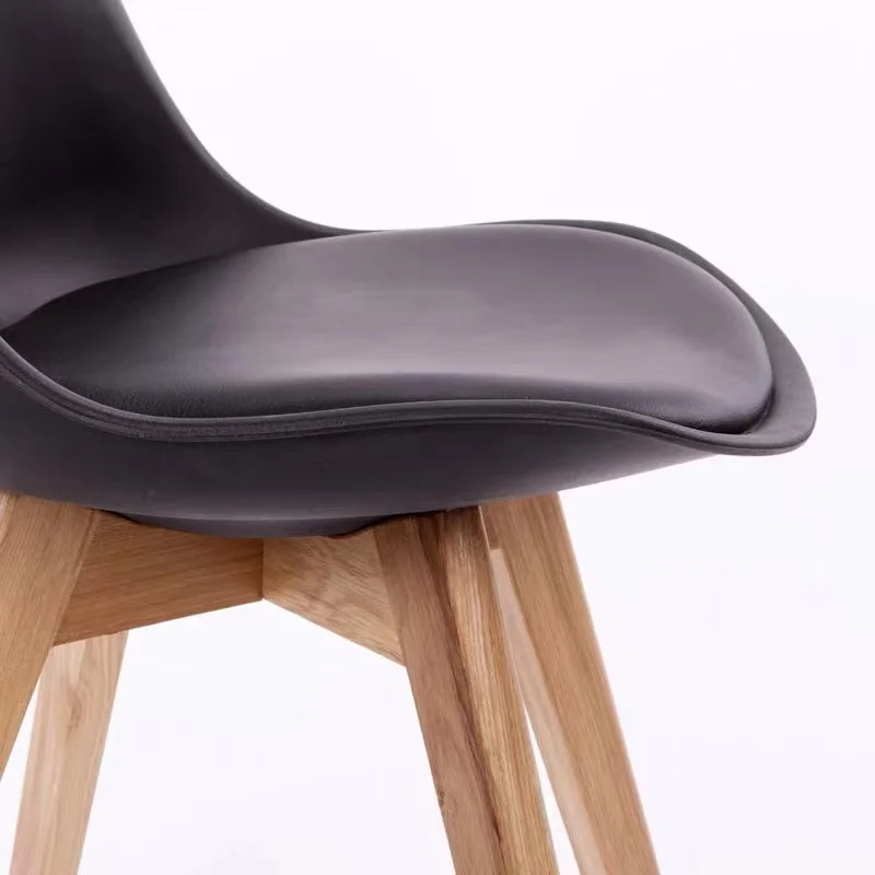 Набор из четырех современных обеденных стульев вдохновленных цельным